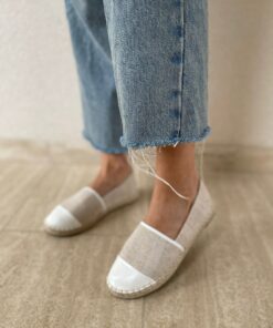 Alternative view of 77-527 White