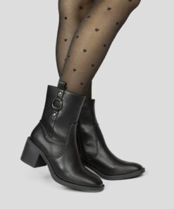 31 Black
