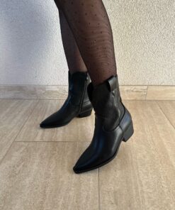 Alternative view of 32 Black