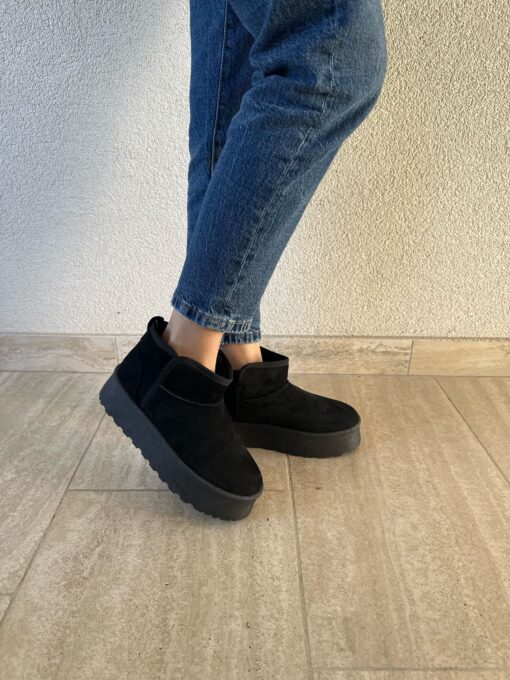 OUO09 Black