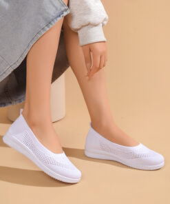 Alternative view of NB737 White