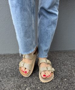 Alternative view of CR-72 Golden