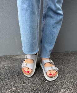 Alternative view of CR-72 Silvery