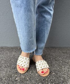 Alternative view of T642 White