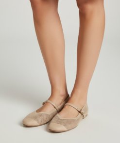 6736 Nude