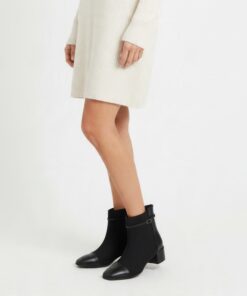 R02 Black