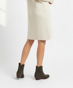 Alternative view of OU017 Olive